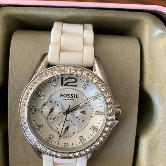 🌸 Fossil Women’s Crystal Bezel Watch – White Silicone Strap – New Battery – Box - Picture 4 of 11